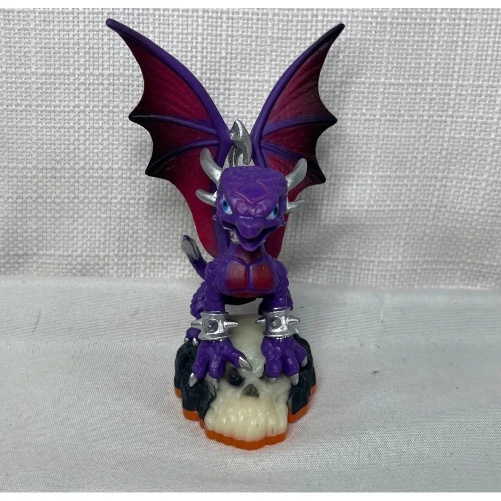Activision Skylanders Giants Cynder Undead Dragon Figure 83999888 Purple Skull